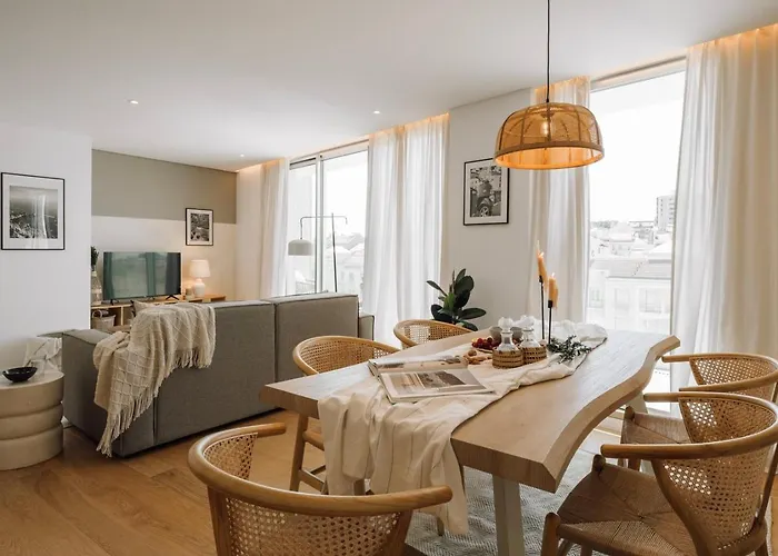 Marzano - 2 Bedrooms And Terrace In Alvalade דירה *