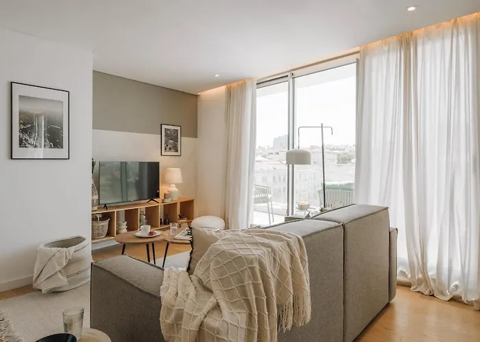 Marzano - 2 Bedrooms And Terrace In Alvalade דירה ליסבון
