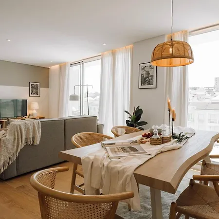 Marzano - 2 Bedrooms And Terrace In Alvalade 아파트 *